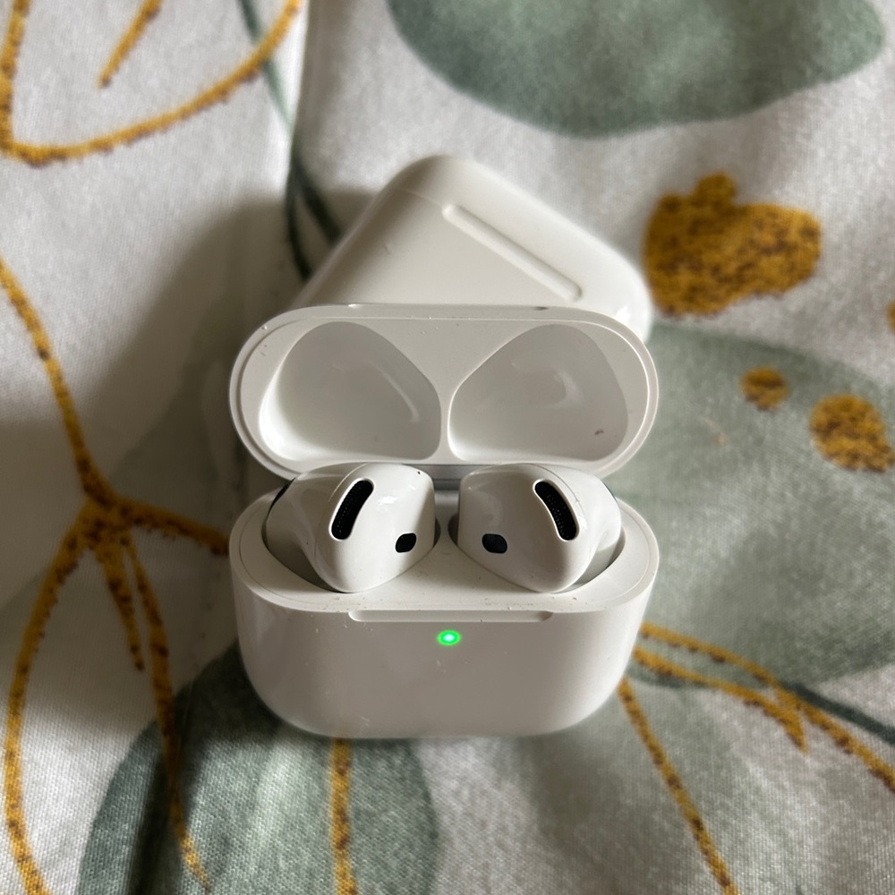 Apple AirPods 4